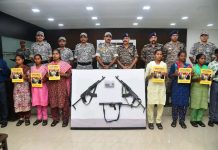 9 वरिष्ठ माओवाद्यांनी गडचिरोली पोलीस दल व सीआरपीएफ समोर केले आत्मसमर्पण