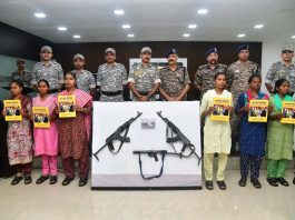 9 वरिष्ठ माओवाद्यांनी गडचिरोली पोलीस दल व सीआरपीएफ समोर केले आत्मसमर्पण