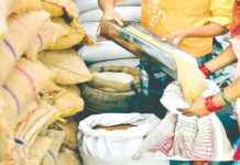 ६ महिन्यांपासून धान्य बंद!