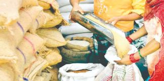 ६ महिन्यांपासून धान्य बंद!