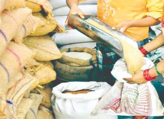 ६ महिन्यांपासून धान्य बंद!