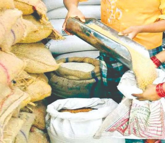 ६ महिन्यांपासून धान्य बंद!