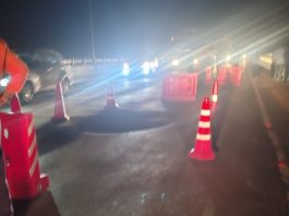 लॉयड मेटलच्या जड वाहतुकीचा कहर; चक्क पुलियावर होतोय मोठं-मोठया खड्यांचा बहर