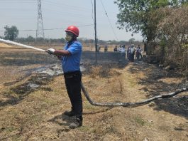 लाॅयड्स मेटल्स उद्योग अग्निशमाने शेणगाव शेतातील आग विझवण्यात यश