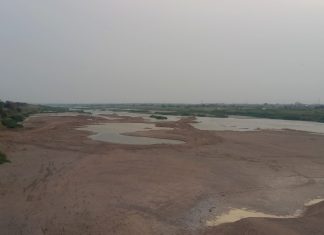 वर्धा नदी ओरबाडण्याचा वाळू माफियांचा घाट; भरदिवसा पोकलेनचा धिंगाणा…