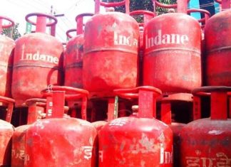 गरीब ग्राहकांच्या नावाने सिलेंडर डिलिव्हर दाखवून फसवणूक..?
