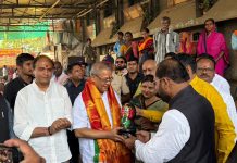 विधान परिषद निवडणुकीसाठी भाजपचे अधिकृत उमेदवार अरुण लखाणी यांनी घेतले माता महाकालीचे दर्शन