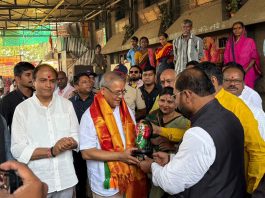 विधान परिषद निवडणुकीसाठी भाजपचे अधिकृत उमेदवार अरुण लखाणी यांनी घेतले माता महाकालीचे दर्शन