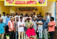 आमरण उपोषणादरम्यान बेरोजगार युवकांचे मुंडण आंदोलन