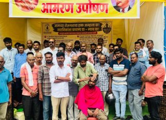 आमरण उपोषणादरम्यान बेरोजगार युवकांचे मुंडण आंदोलन